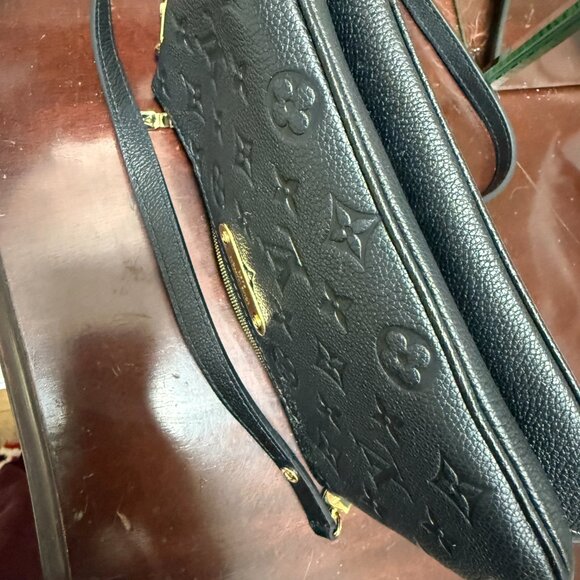 Louis Vuitton Pochette Liv Crossbody Wallet Bag - Picture 7 of 9